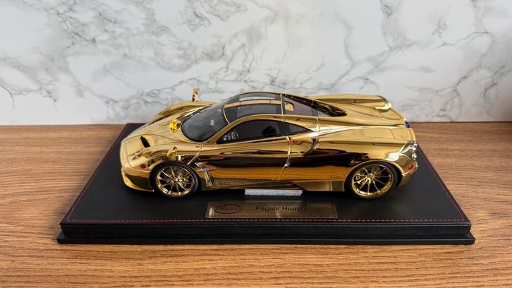 Two Eleven Model Pagani Huayra Goud Chrome Gold 1:18 1/18, Hobby en Vrije tijd, Modelauto's | 1:18, Nieuw, Auto, Overige merken