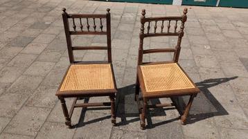 2 Henri II Stoelen met Rotan Zitting beschikbaar voor biedingen