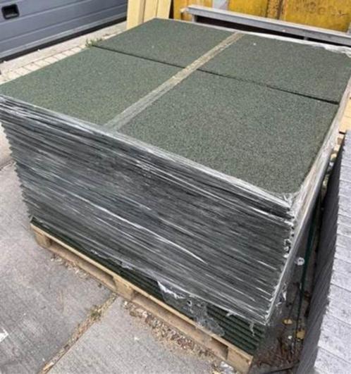 100 st Groene rubberen-/softtegels (50x50x2.5cm), Doe-het-zelf en Verbouw, Tegels, Nieuw, Vloertegels, Overige materialen, 40 tot 60 cm