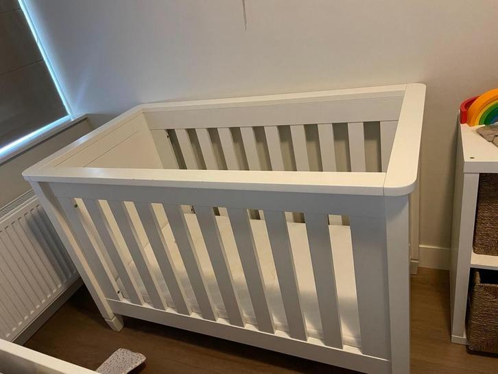 Mooi wit ledikant – TWF Marbella - 120x60 cm, Kinderen en Baby's, Kinderkamer | Complete kinderkamers, Gebruikt, Jongetje of Meisje