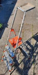 Klustrap 3 treden met plateau, inklapbaar gereedschap bakje, Doe-het-zelf en Verbouw, Ladders en Trappen, Ophalen, Gebruikt, Minder dan 2 meter