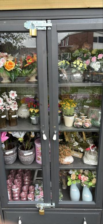 Gratis ingepakt, bloemetjes en deco onder de vijf euro beschikbaar voor biedingen