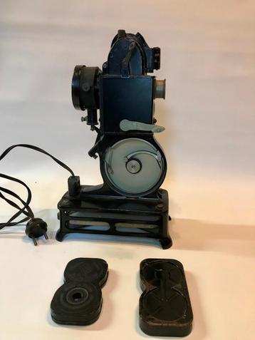 Filmprojector voor 9,5-mm films “Pathé-Baby” beschikbaar voor biedingen