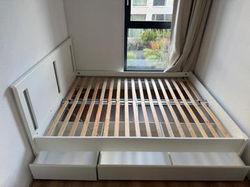 Bed with drawers and bed base (IKEA) beschikbaar voor biedingen