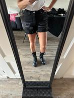 Super leuk spijkerbroekje van Nikkie, maat 28, ZGAN!, Kleding | Dames, Zwart, Ophalen of Verzenden, Zo goed als nieuw, Nikkie