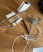 Nintendo Wii + 2 controllers, Spelcomputers en Games, Spelcomputers | Nintendo Wii, Ophalen of Verzenden, Zo goed als nieuw, Met 2 controllers