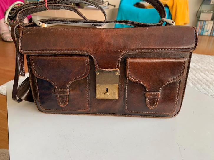 Leren dames tas vintage, Sieraden, Tassen en Uiterlijk, Tassen | Schoudertassen, Gebruikt, Bruin, Leer, Ophalen of Verzenden