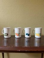 Set van 4 vintage mokken fruit design made in england retro, Keramiek, Ophalen of Verzenden, Zo goed als nieuw, Overige stijlen