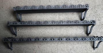 3 gezellige, romantische Franse sier wandplanken ‘kantwerk’ beschikbaar voor biedingen