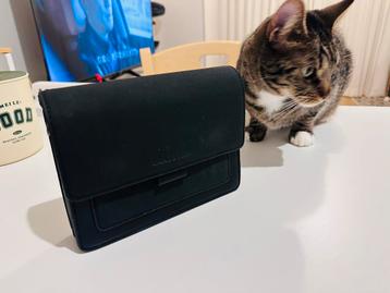 Zwarte Handtas - Charles & Keith beschikbaar voor biedingen