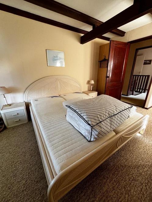 Tweepersoonsbed in crèmekleur – inclusief nachtkastjes, Huis en Inrichting, Slaapkamer | Bedden, Gebruikt, Tweepersoons, 160 cm