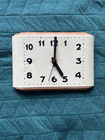 Vintage Wandklok - Analoog beschikbaar voor biedingen