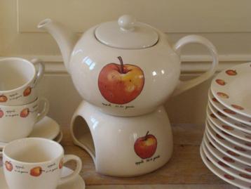 Servies Jet (by Ter Steege), APPLE, zo goed als nieuw beschikbaar voor biedingen