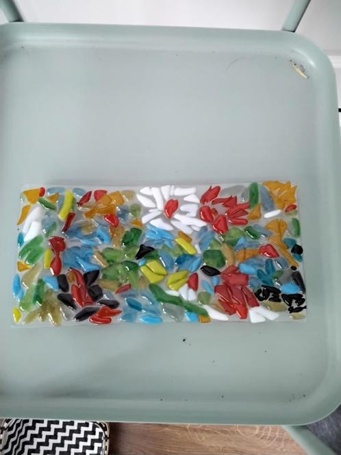 Glazen schaaltje met bloemmotief, Antiek en Kunst, Antiek | Schalen, Ophalen of Verzenden