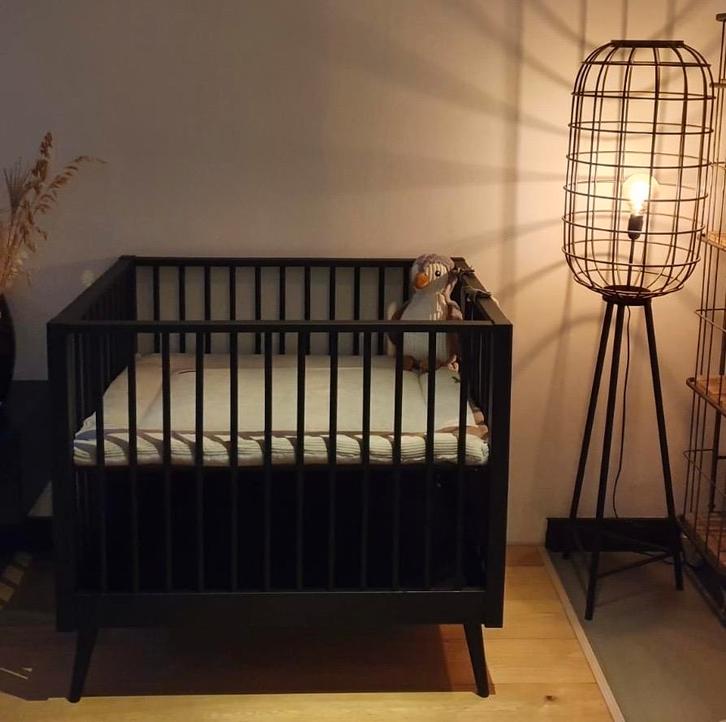 Mooie zwarte box, Kinderen en Baby's, Boxen, Gebruikt, Vierkant, In hoogte verstelbaar, Ophalen