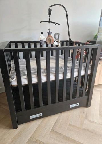 Zwarte baby box (TMF) beschikbaar voor biedingen