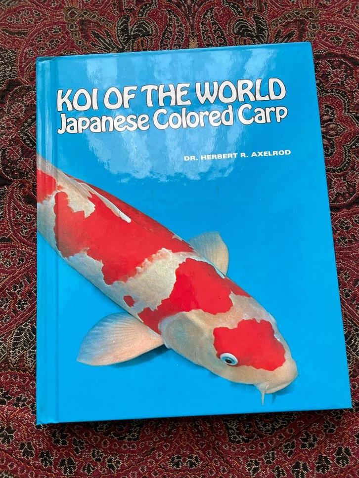boek getiteld ,Koi of the World, Japanese Colored Carp., Dieren en Toebehoren, Vissen | Vijvervissen, Karper of Koi