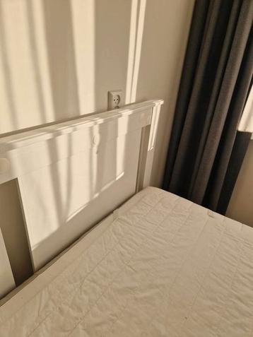 Bed Ikea met nachtkastjes - afbeelding 6