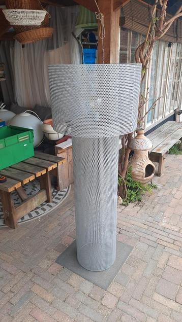 Zeldzame industriële vloerlamp jaar 1990 ,lees beschrijving beschikbaar voor biedingen