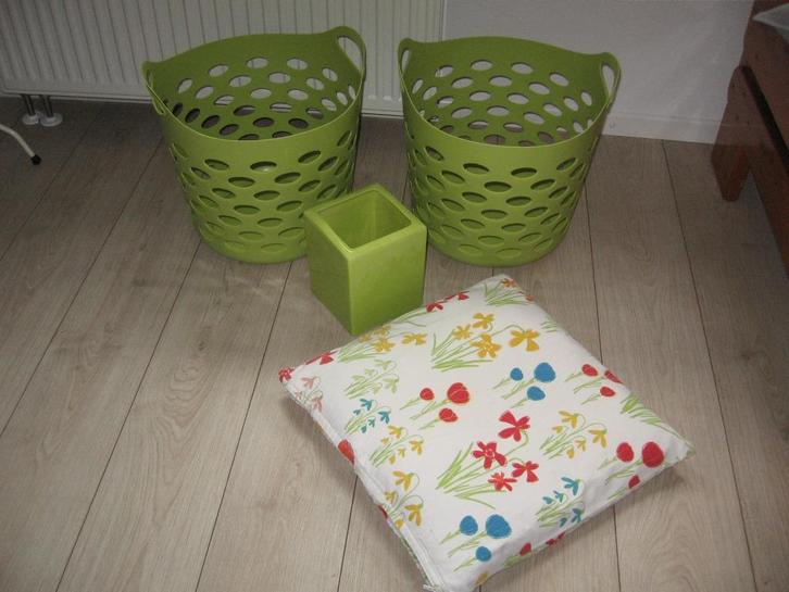 3 Fleurige kussens m rits + 2 opberg manden samen €15.00, Tuin en Terras, Tuinmeubel-accessoires, Zo goed als nieuw, Ophalen of Verzenden