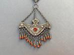 Zilveren hanger aan ketting - Koraal- Etnisch antiek zilver, Ophalen of Verzenden, Zilver, Ketting