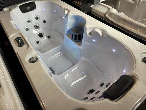 Sunspa New York. 2 persoons jacuzzi Balboa 230V 16A, Tuin en Terras, Bubbelbaden en Hottubs, Zo goed als nieuw, Filter, Ophalen