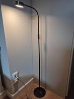 vloerlamp zwart met usb aansluiting,  hoogte 120 cm, Huis en Inrichting, Lampen | Vloerlampen, Ophalen of Verzenden, Zo goed als nieuw