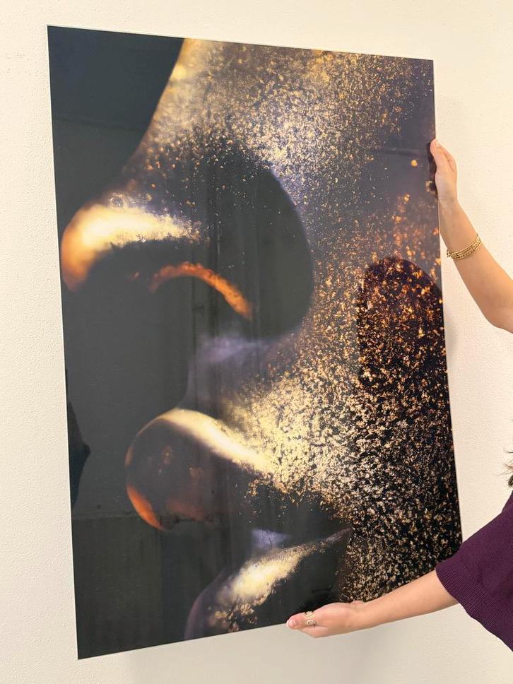 Gouden Acryglas Schilderij - Lippen & Neus, Huis en Inrichting, Woonaccessoires | Schilderijen, Tekeningen en Foto's, Nieuw, Schilderij