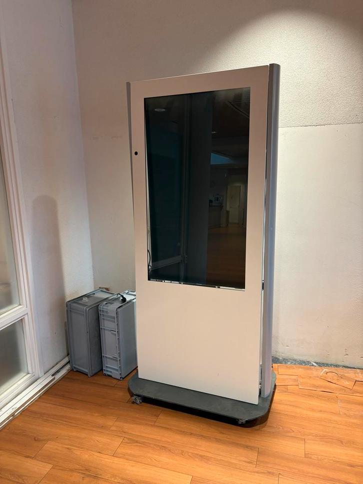 Groot Samsung scherm voor reclame, Audio, Tv en Foto, Projectieschermen, Gebruikt, Elektrisch, Ophalen