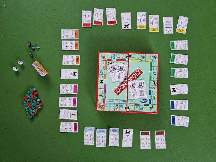 Monopoly reiseditie (compleet, zgan), Hobby en Vrije tijd, Gezelschapsspellen | Bordspellen, Zo goed als nieuw, Een of twee spelers