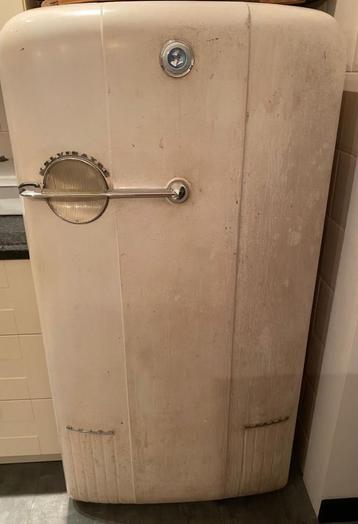 Kelvinator fifties vintage koelkast beschikbaar voor biedingen