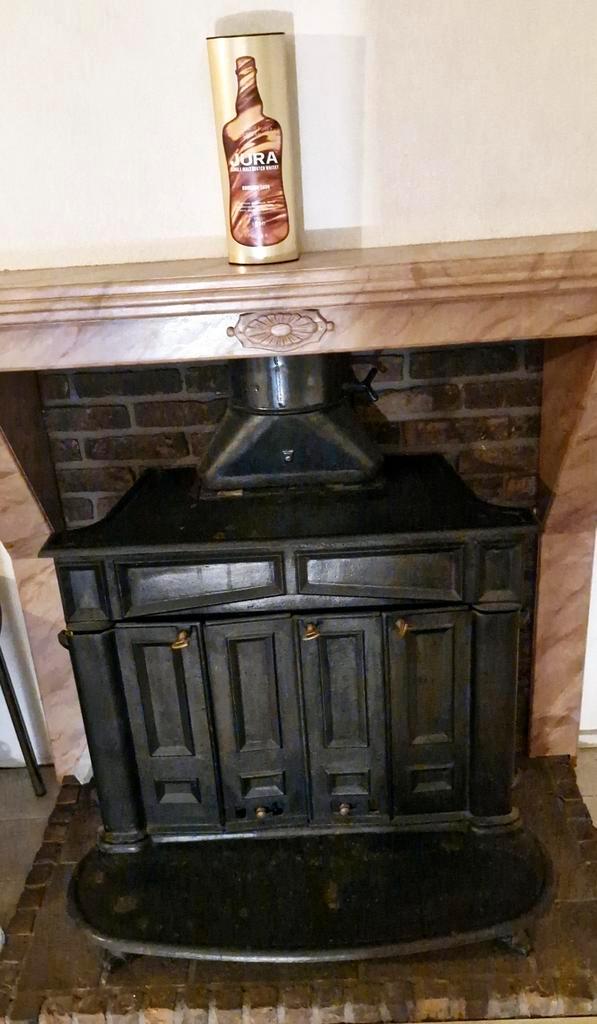 Antieke gietijzeren potkachel alles brander, Huis en Inrichting, Kachels, Gebruikt, Vrijstaand, Potkachel, Hout, Ophalen of Verzenden