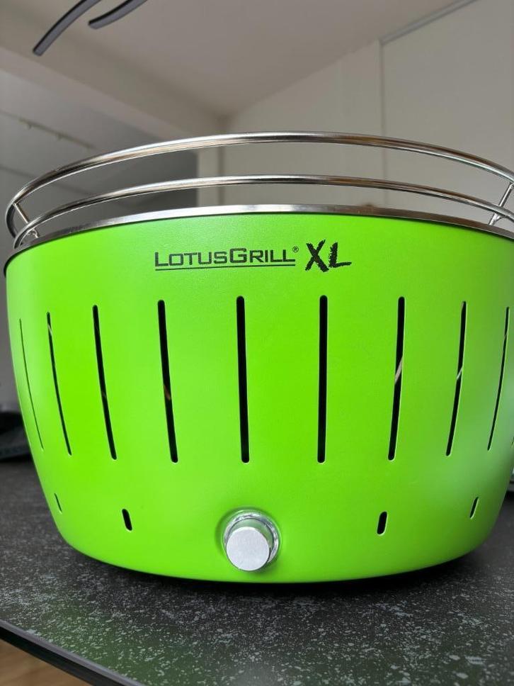 Lotus Grill XL, Tuin en Terras, Houtskoolbarbecues, Zo goed als nieuw, Met accessoires, Ophalen of Verzenden