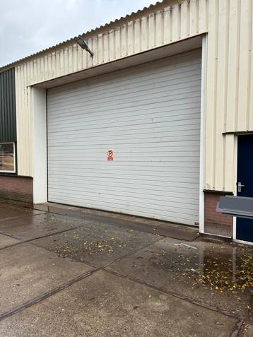 Goed werkende electrische overheaddeur, garagedeur, 5x4,1 m beschikbaar voor biedingen