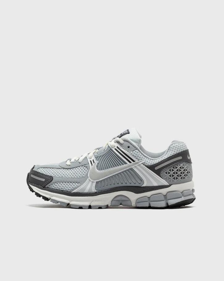 Nike Zoom Vomero 5 ‘Pure platinum summit white’ - maat 38.5, Kleding | Dames, Schoenen, Nieuw, Sneakers of Gympen, Grijs, Ophalen of Verzenden