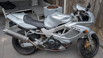 Honda vtr 1000 99 ruil mogelijk!!grote beurt gehad !! beschikbaar voor biedingen