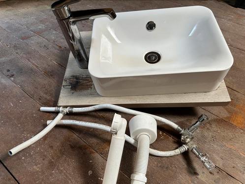 IKEA wasbak met kraan (warm & koud) + massief houten plateau, Doe-het-zelf en Verbouw, Sanitair, Zo goed als nieuw, Wastafel, Ophalen