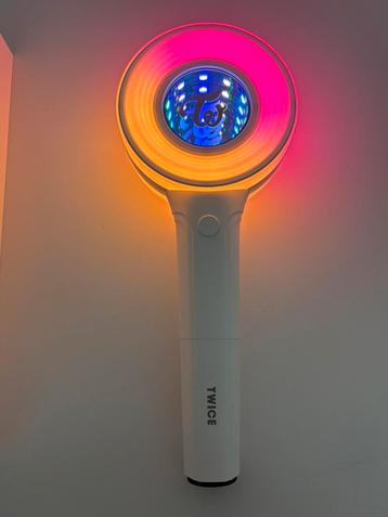Lightstick Twice beschikbaar voor biedingen