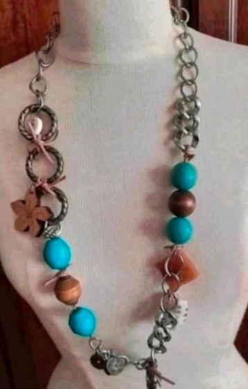 Lange ketting met turquoise en bruine kralen  beschikbaar voor biedingen