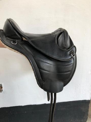 paardenzadel beschikbaar voor biedingen