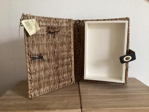 riviera maison rattan boek, Huis en Inrichting, Woonaccessoires | Overige, Zo goed als nieuw, Ophalen of Verzenden