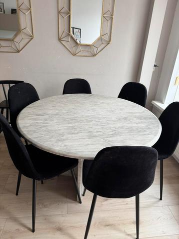 Inboedel eettafel salontafel en stoelen  beschikbaar voor biedingen