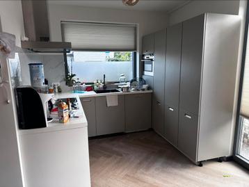 Gebruikt keuken bieden beschikbaar voor biedingen