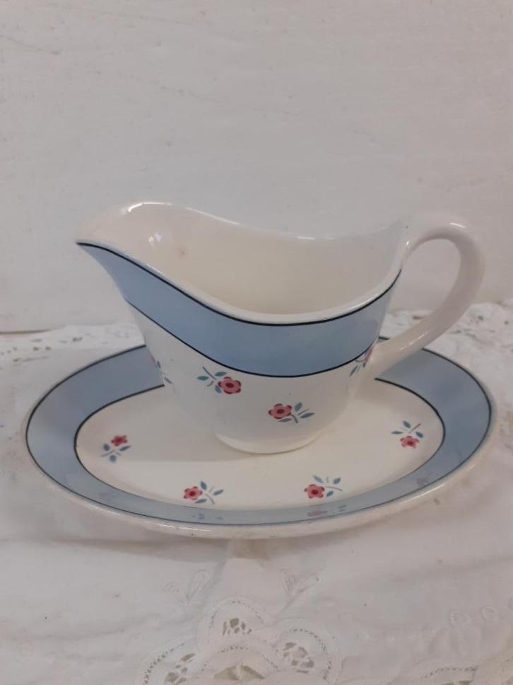 Sarreguemines - France - aardewerk juskom met onderschotel, Antiek en Kunst, Antiek | Servies los, Ophalen of Verzenden