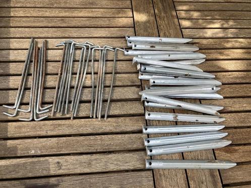 Tentharingen 20 V-haringen en 20 penharingen - Zie foto's, Caravans en Kamperen, Kampeeraccessoires, Zo goed als nieuw, Ophalen of Verzenden