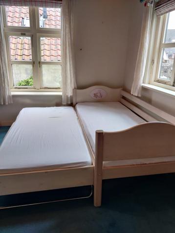 Kinderbed, logeerbed, eenpersoonsbed en tweepersoonsbed in 1