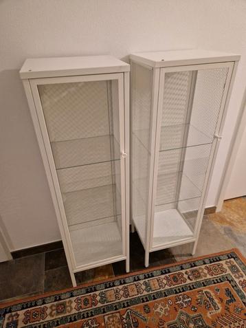 2 Ikea vitrinekasten baggebo beschikbaar voor biedingen
