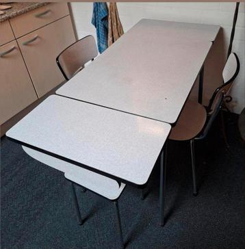 Formica uitschuifbaar tafeltje 2 stoelen krukje serveerkar beschikbaar voor biedingen