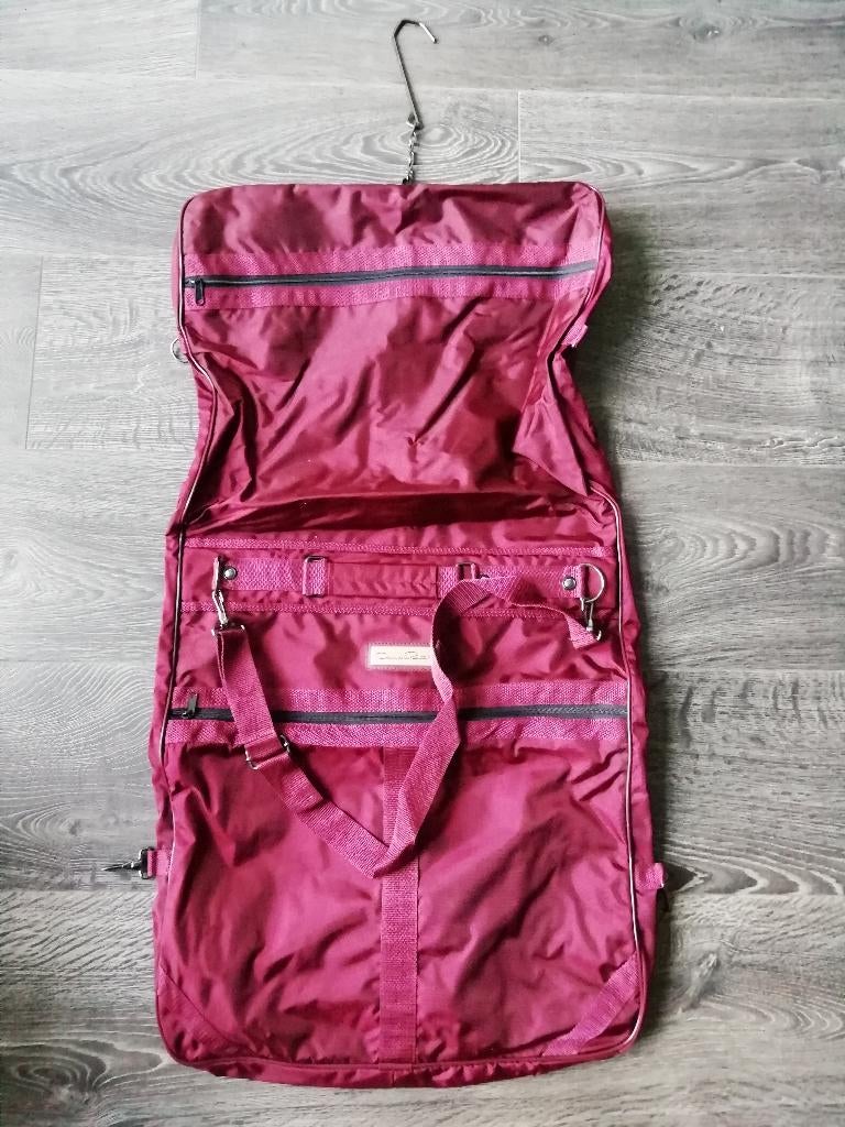 Nieuwe kostuum reistas voor pakken / jurken e.d., Ophalen of Verzenden, Nieuw, Rood, 30 cm of meer