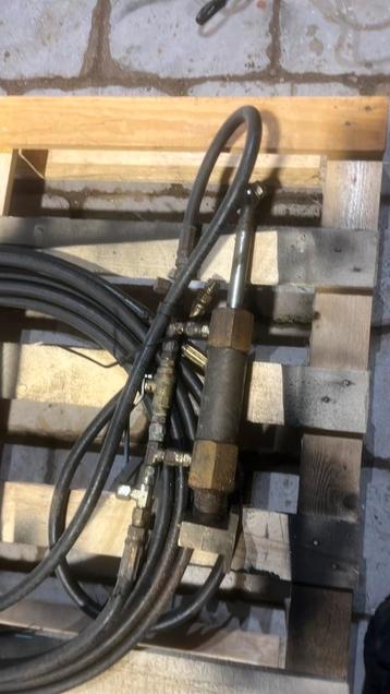 Hydraulische stuurcillinder incl slangen beschikbaar voor biedingen
